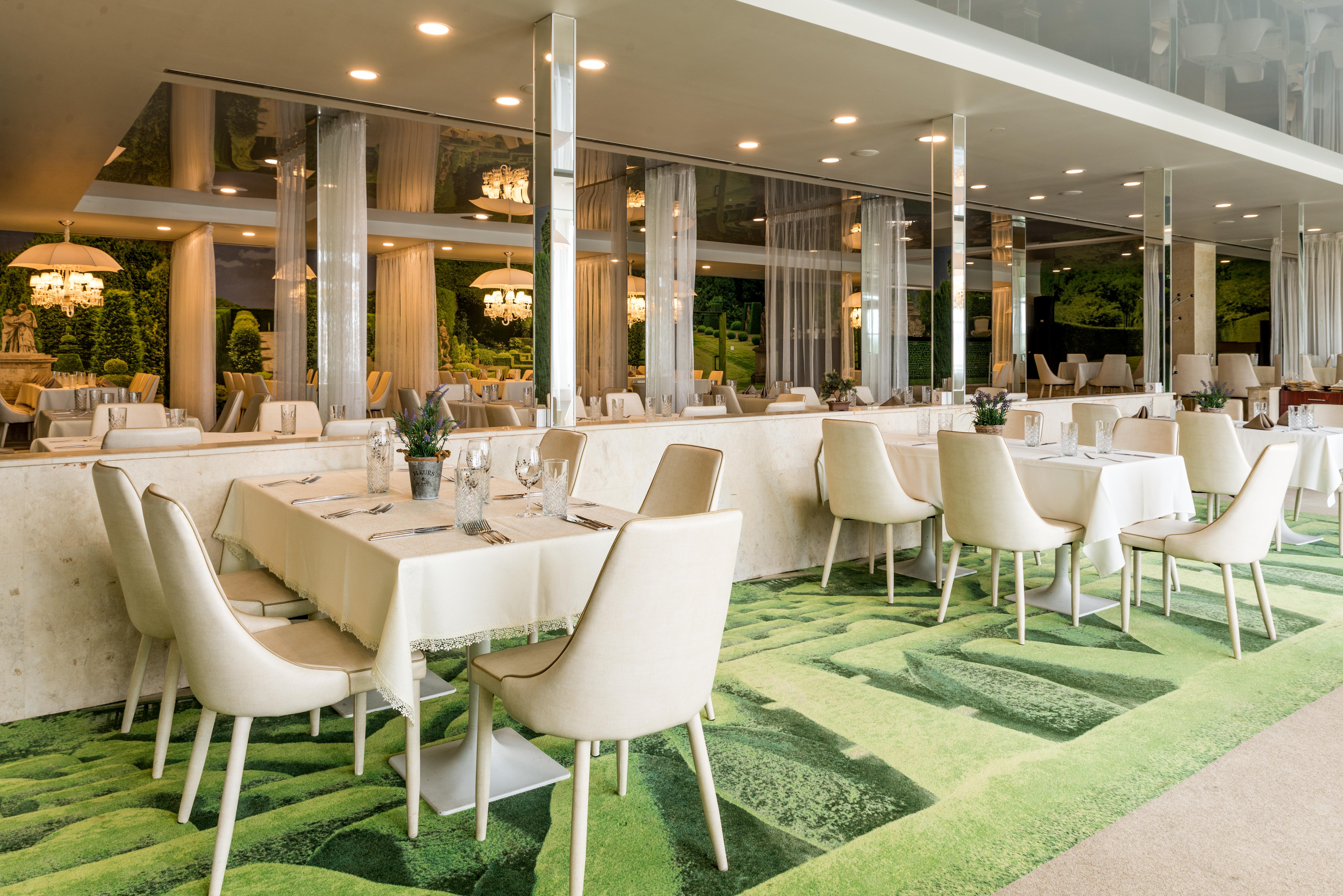 Park Hotel Raya Garden - Free Parking Veliko Tarnovo Exterior photo