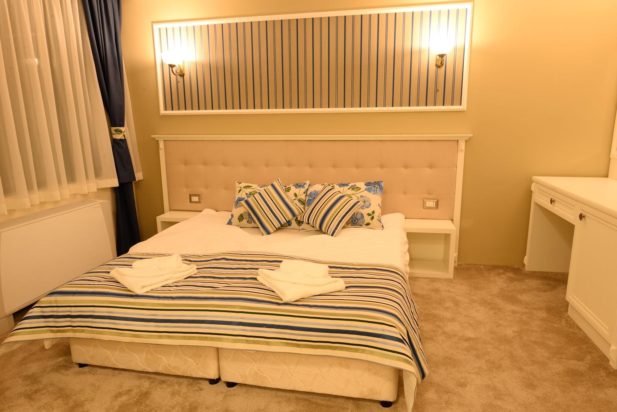 Park Hotel Raya Garden - Free Parking Veliko Tarnovo Exterior photo