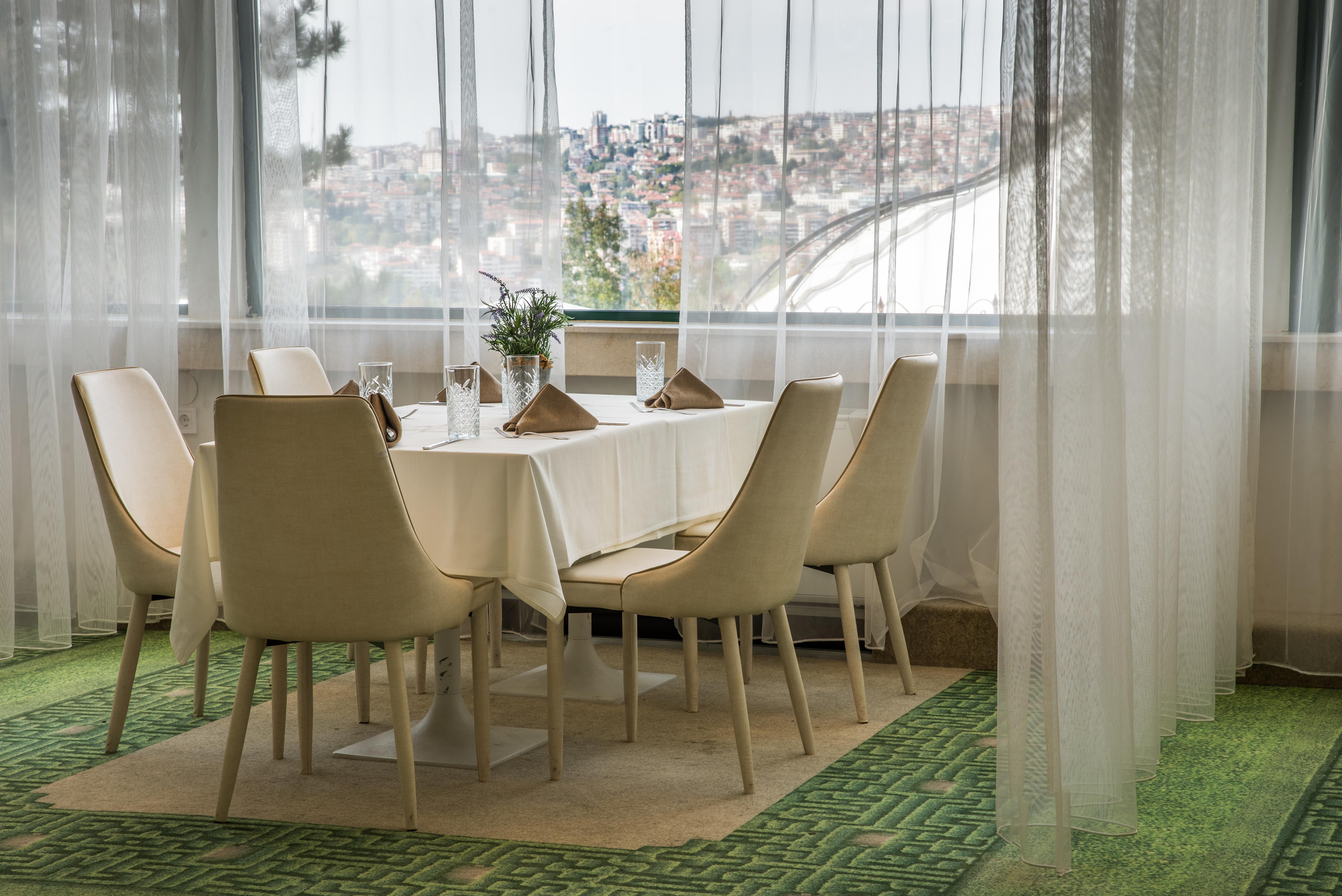 Park Hotel Raya Garden - Free Parking Veliko Tarnovo Exterior photo